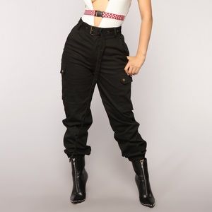 Cargo Chic Pants - Black